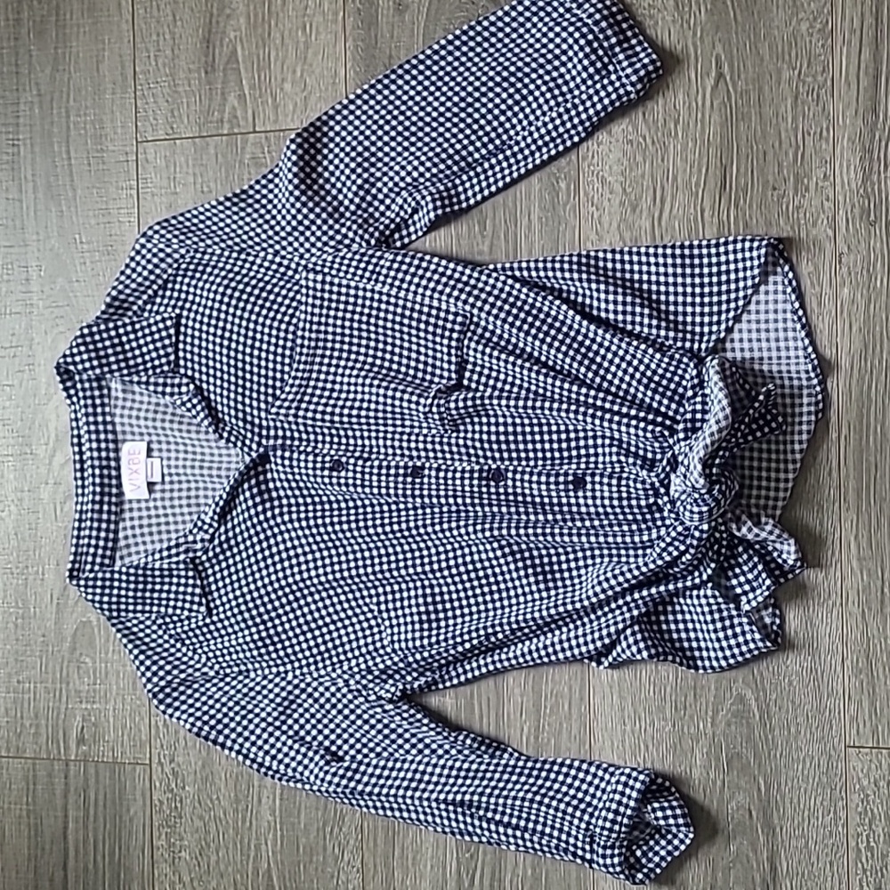 Vixbe size small button down blouse